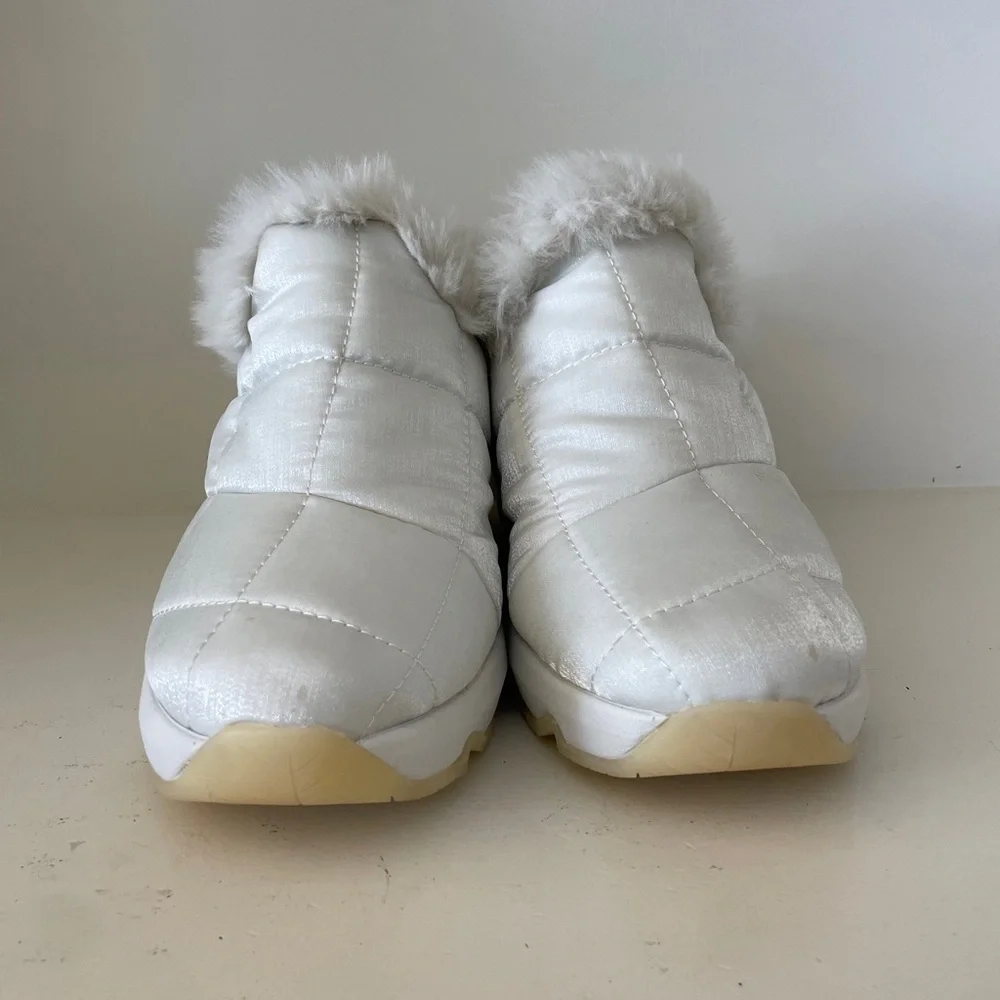 Spyder Conway Women's NWOT 9 fuzzy clogs slippers shoes wedge lily white